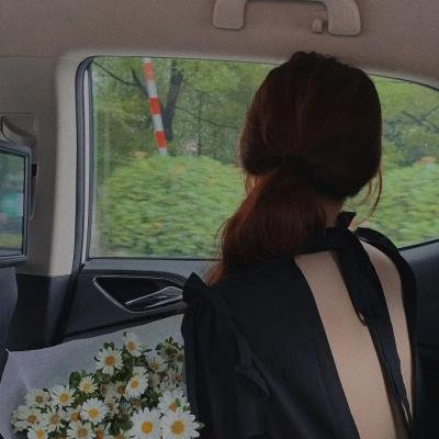 当红小花恋情细节流出，评论区沦陷，凌晨引热议